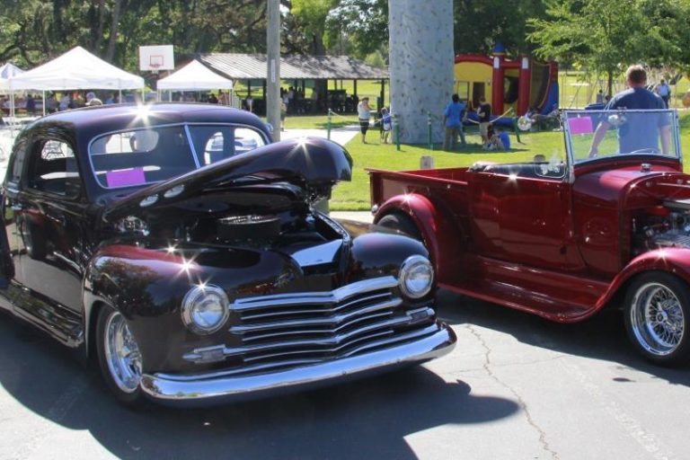 Classic cars, hot august bites