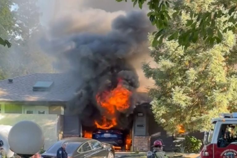 House fire on Sperry Drive, Sac Metro Fire video