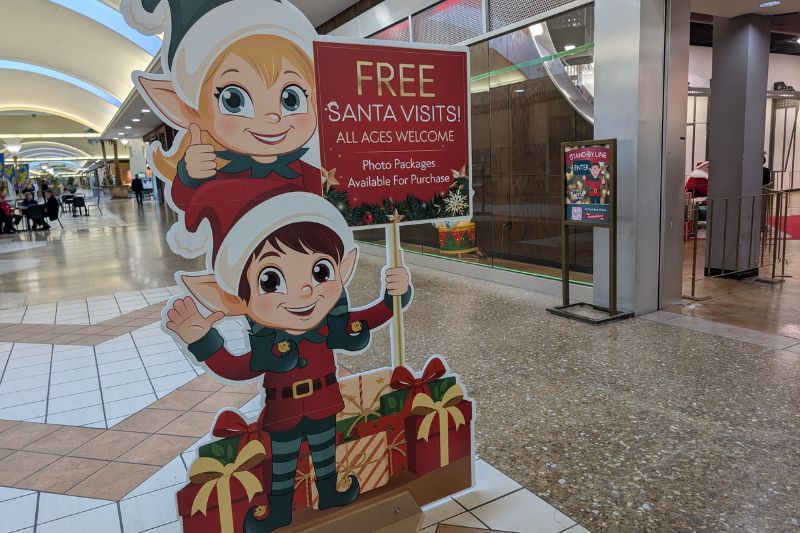 Photos with Santa at Sunrise Mall is now located in a vacant store front.