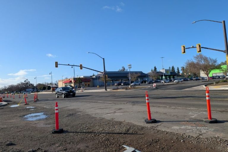 A new set of signal lights have been installed in front of the Citrus Grove shopping center. // SB Williams