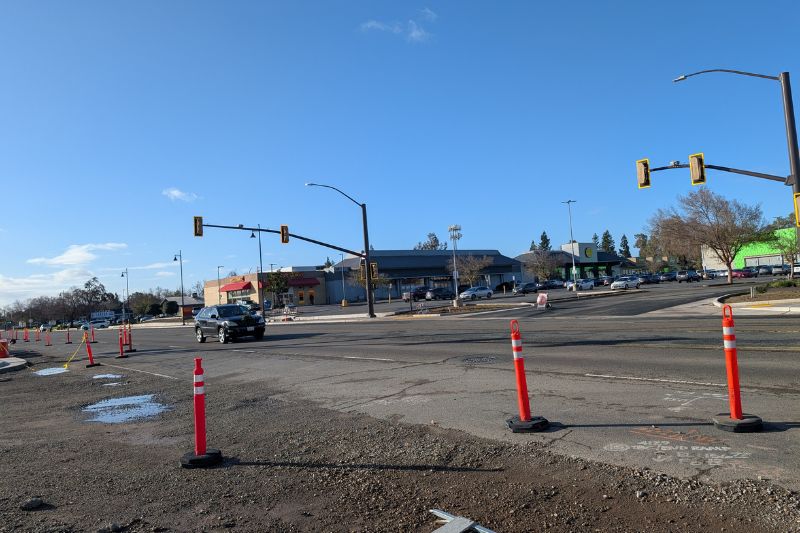 A new set of signal lights have been installed in front of the Citrus Grove shopping center. // SB Williams