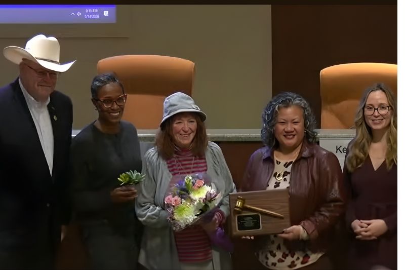 Former Citrus Heights mayor Dr. Jayna Karpinski-Costa stood with fellow councilmembers and City manager to accept a plague in recognition of serving as mayor in 2024-2025, on Jan. 14, 2026. From Left to right: Councilmember Tim Schaefer, Vice Mayor Porsche Middleton, councilmember Jayna Karpinski-Costa, Mayor MariJane Lopez Taff, councilmember Kelsey Nelson. City Manager Ash Feeney (out of shot) // SB Williams