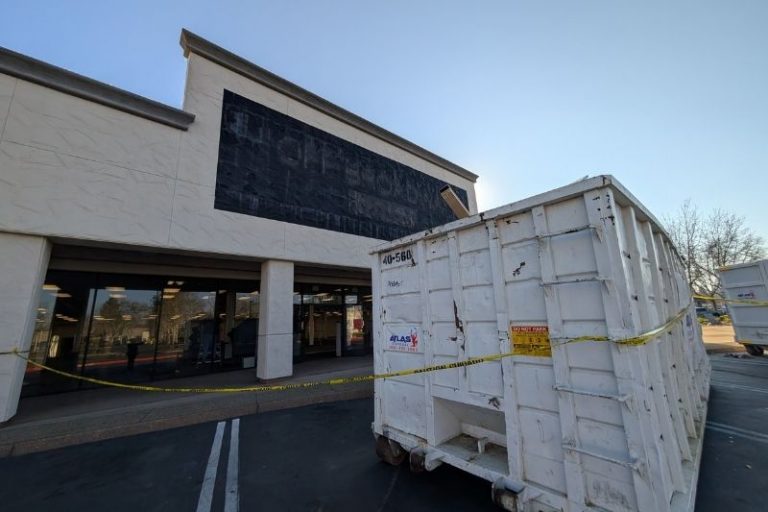 A popular shoe store in the Marketplace at Birdcage has closed and emptied of merchandise. // SB Williams
