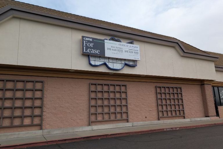 Crunch Fitness on Greenback Ln. and San Juan Ave. closed in the summer of 2024. // SB Williams