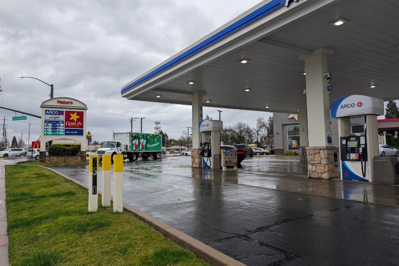 A local gas station at the corner of Sunrise Blvd. and Old Auburn Road is for sale. // SB Williams