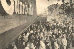 A crowd gathers at the west entrance of the mall to watch the grand opening, April 19, 1972. // Sacramento Union - Citrus Heights Historical Society