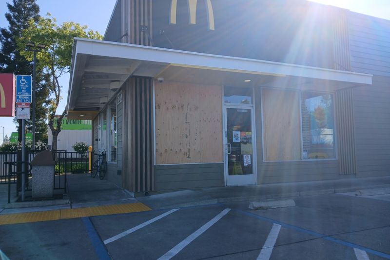 Visitors Saturday morning found windows boarded up at a local fast food restaurant in Citrus Heights Saturday morning, April 18, 2026. // Alfred Sanchez