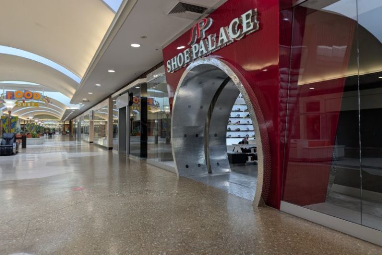 Shoe Palace at Sunrise Mall plans to close this week. // SB Williams