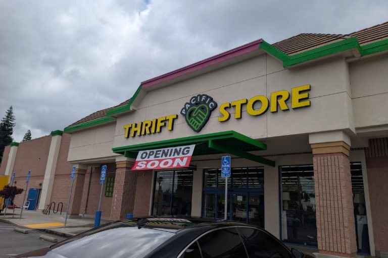 A new thrift store is taking the place of the former 99 Cents Only Store. // SB Williams