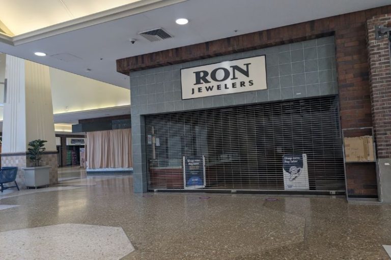 Ron's Jewelers cleared out of its Sunrise Mall suite sometime near the end of May 2026, according to an adjacent business. // SB WIlliams