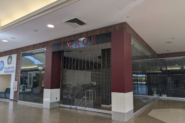 An independent shop that sold a variety of gifts has finally vacated Sunrise Mall, after having inconsistent hours of operation for at least a year.// SB Williams
