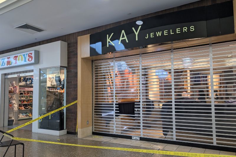A jewelry store inside Sunrise Mall was burglarized over the weekend, July 5-6, 2026. // SB Williams